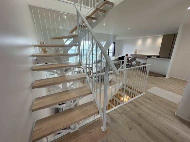 Escalier intérieur bois métal limon central Roscoff (1)