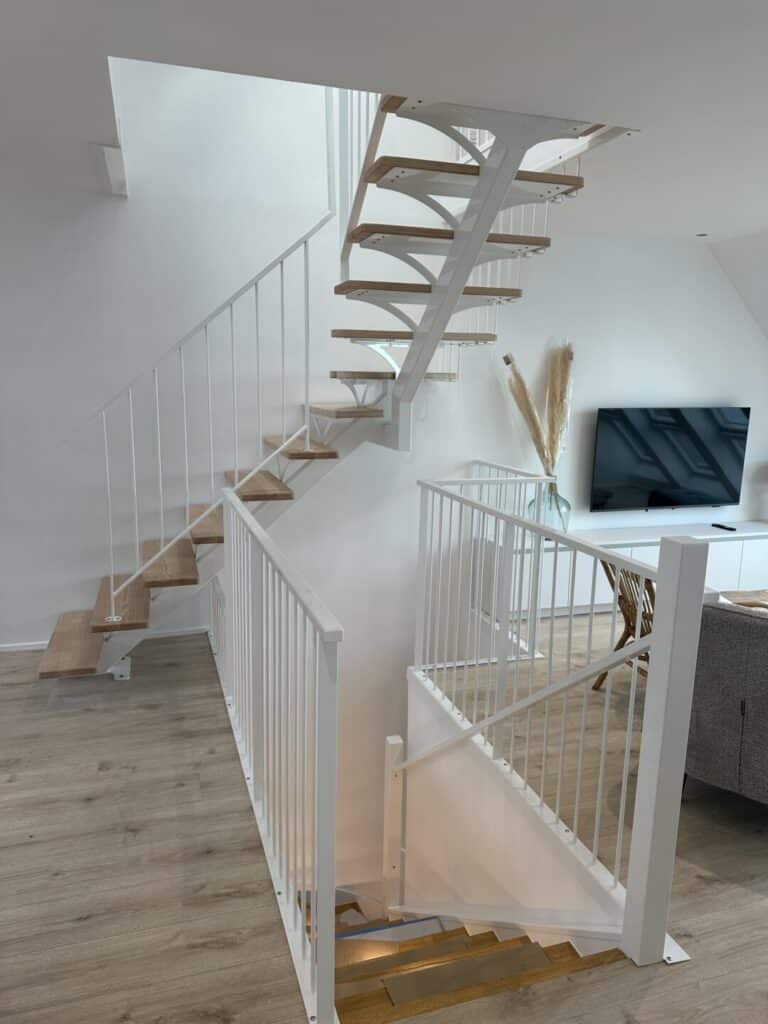 Escalier intérieur bois métal limon central Roscoff (2)
